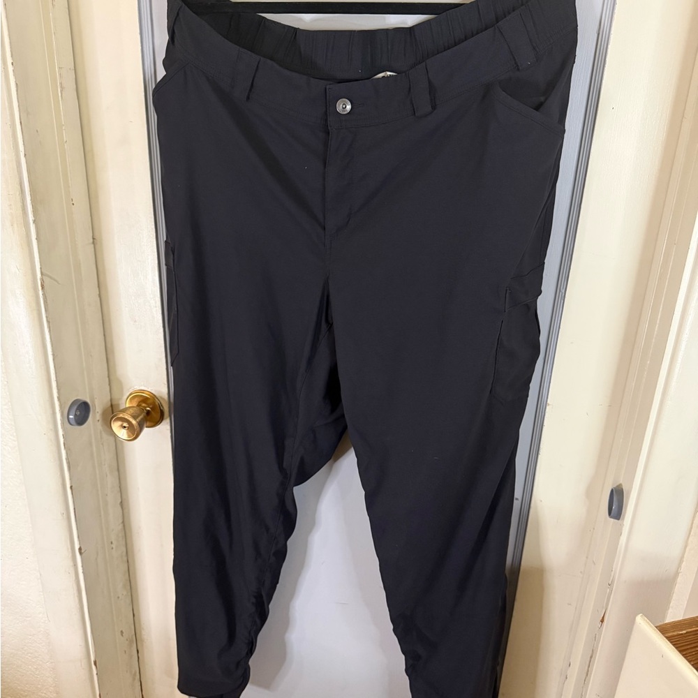Duluth Trading Co Black Cargo Pants